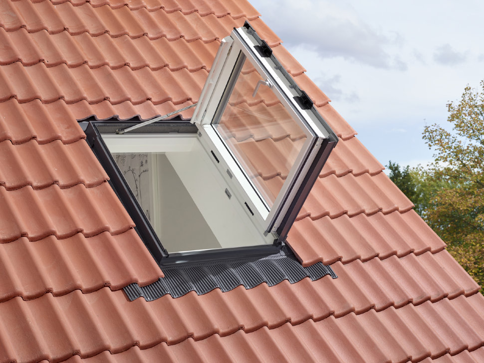 Мансардное окно Velux GXL 3070 для выхода на кровлю